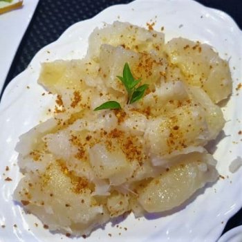 Yuca con mojo criollo